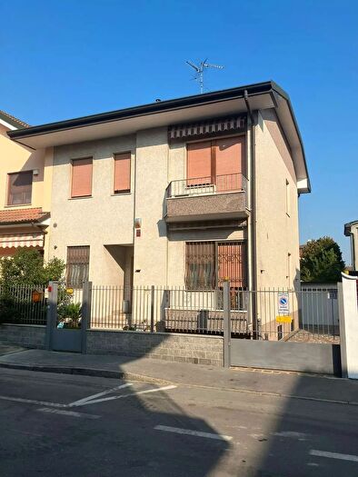 Casa quadrilocale in vendita in Via Paganini, Locate Di Triulzi