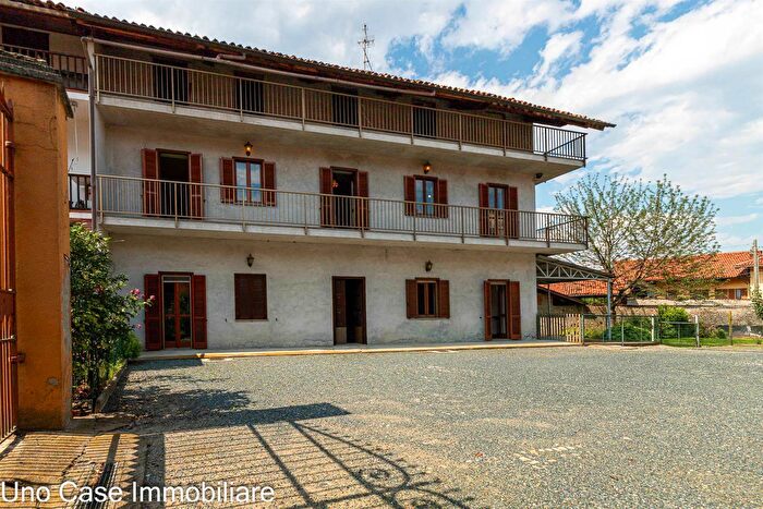 Casa con 8 locali in vendita in Perosa Canavese, Perosa Canavese