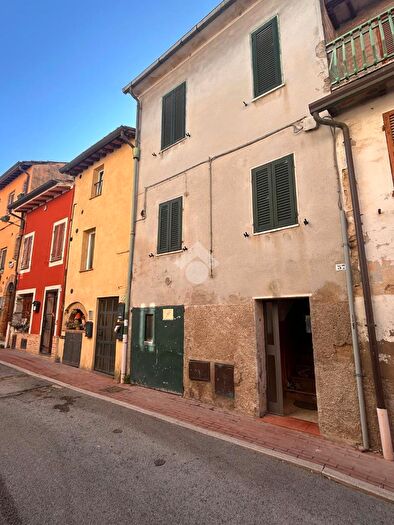 Casa trilocale in vendita in Via Fratelli Bandiera, Torgiano