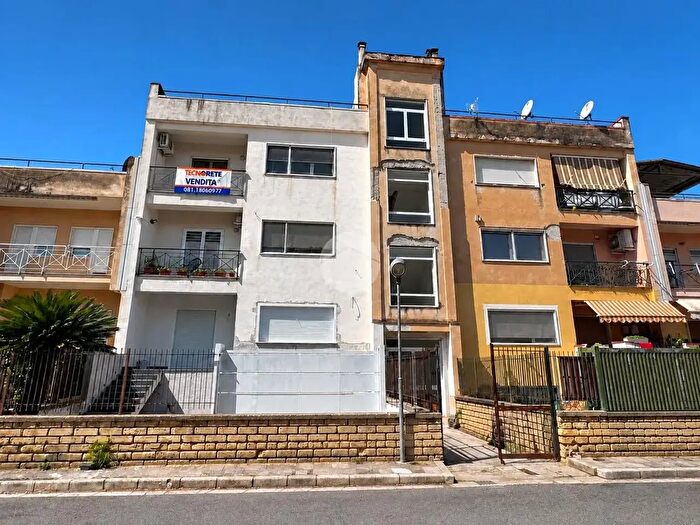 Appartamento trilocale in vendita in Via Ripuaria, Giugliano In Campania