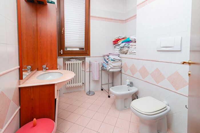 Casa con 18 locali in vendita in Via Roma F Meldola, Meldola