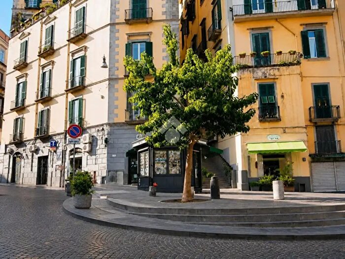 Appartamento monolocale in vendita in Piazza Santa Maria degli Angeli a Pizzofalcone, Napoli