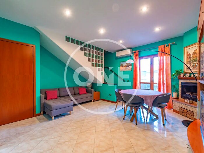 Casa trilocale in vendita in Via Tuscolana, Roma