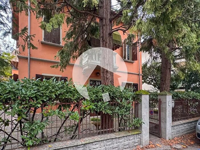 Casa con 6 locali in vendita in Via Manfredo Fanti, Reggio Emilia