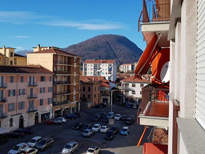 Appartamento bilocale in affitto in Piazza Don Giovanni Minzoni, Intra, Verbania