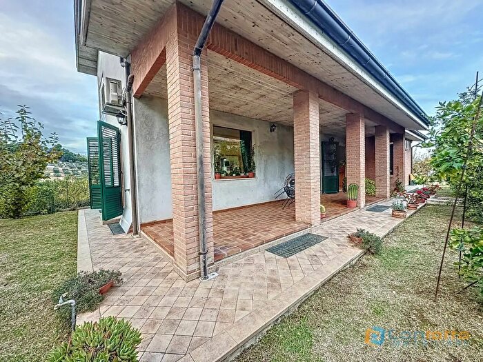 Casa con 6 locali in vendita in Via Abruzzi, Cupra Marittima