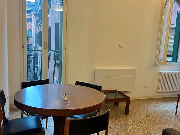 Appartamento trilocale in affitto in Rialto, Venezia
