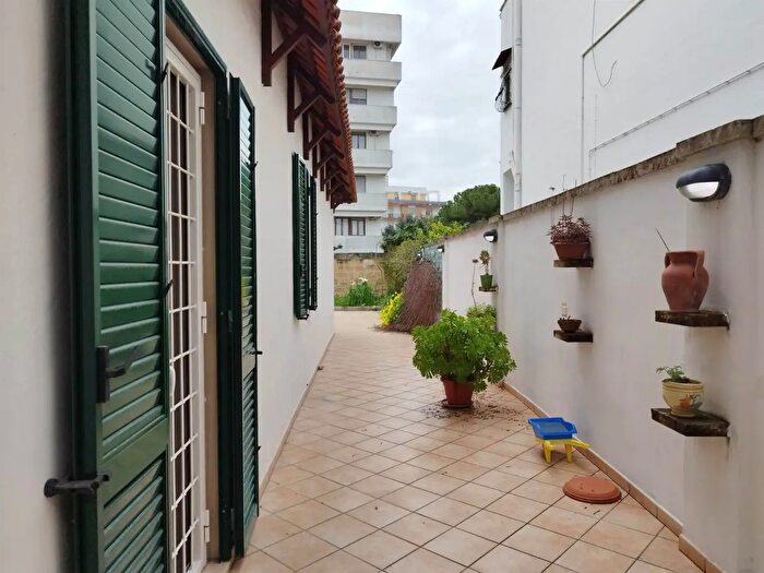 Appartamento con 5 locali in vendita in Via Francesco Milizia, Lecce