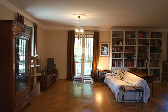 Casa con 8 locali in vendita in Via Ruggero da Vezzano, Reggio Emilia