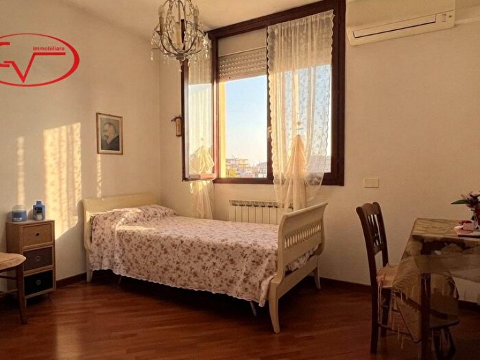 Appartamento quadrilocale in affitto in Via Meuccio Ruini, Città, Montevarchi