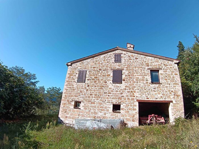 Casa con 6 locali in vendita in San Severino Marche
