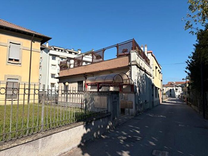 Appartamento trilocale in vendita in Via Giacomo Matteotti, Tavazzano Con Villavesco
