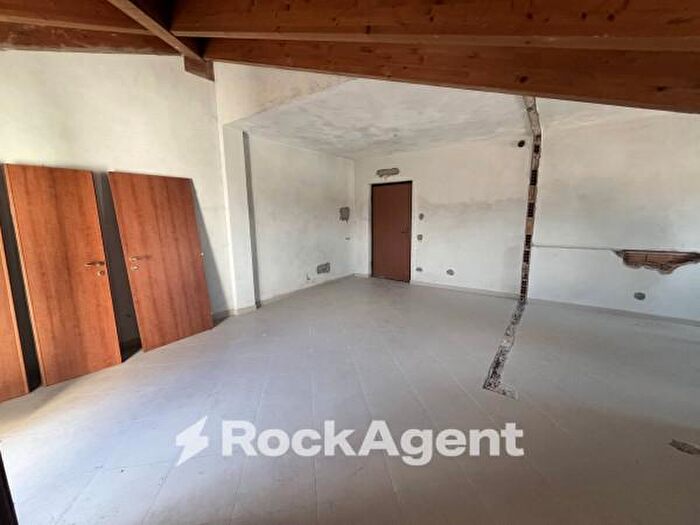 Appartamento bilocale in vendita in Via Alessandro Manzoni, Caronno Pertusella