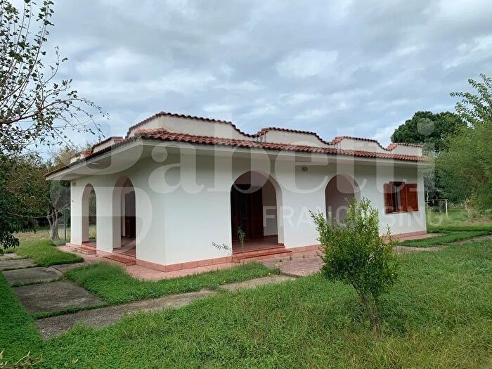 Casa quadrilocale in vendita in Località Fabiano, Fiumefreddo Bruzio