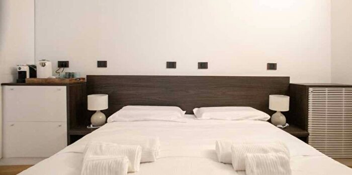 Appartamento bilocale in affitto in Via Madonnina, Brera, Milano