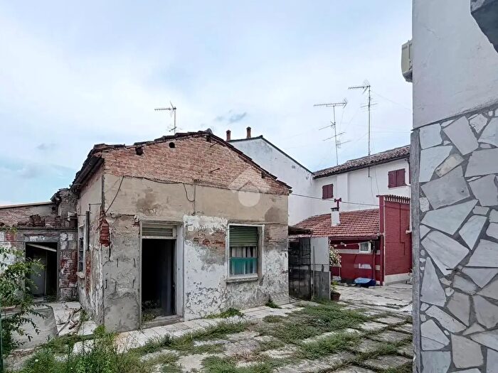 Casa con 6 locali in vendita in Via l Bottoni, Ferrara