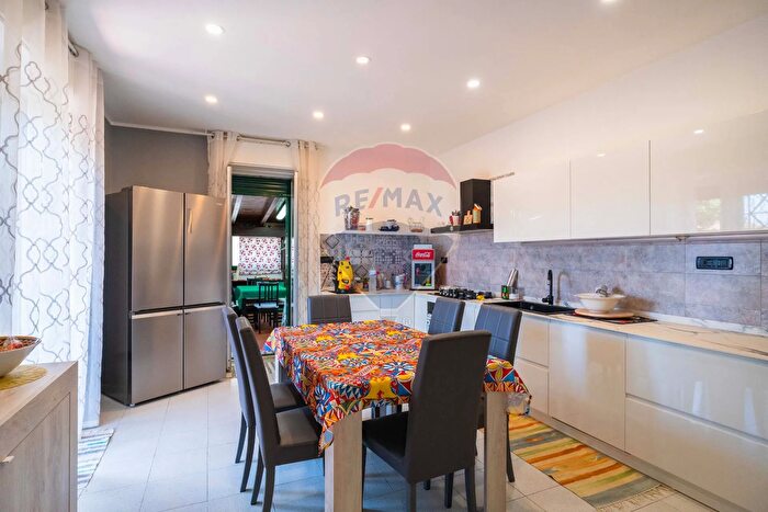 Casa quadrilocale in vendita in Via Iacopo da Lentini, Mascalucia