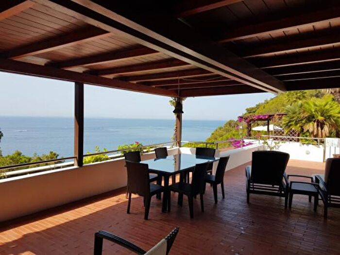 Appartamento trilocale in vendita in Via della Costa, Campo NellElba