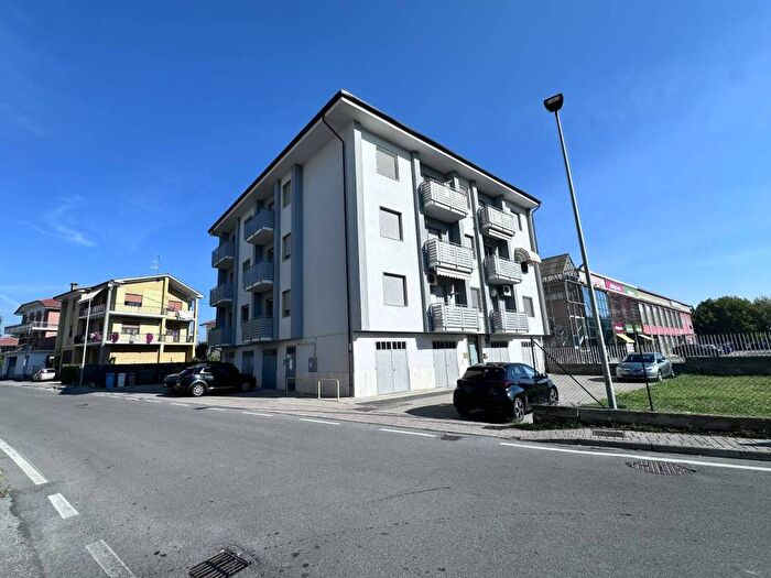 Appartamento quadrilocale in affitto in Via dell'Acquedotto, San Cassiano, Alba