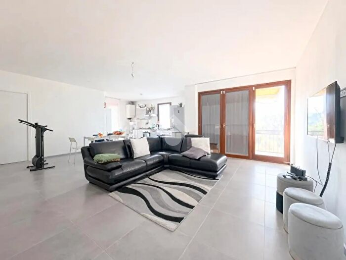 Appartamento trilocale in vendita in Via dei Cipressi, Verona