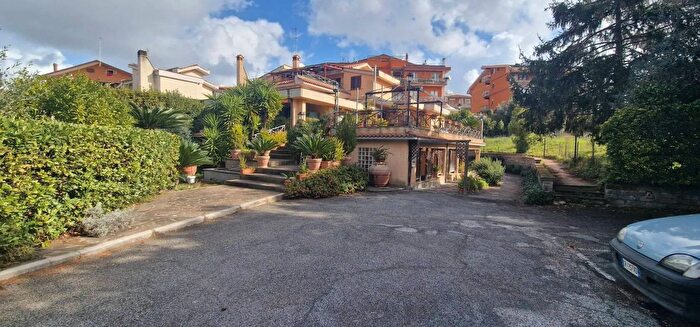 Appartamento trilocale in vendita in Via Danimarca Albano Laziale, Albano Laziale