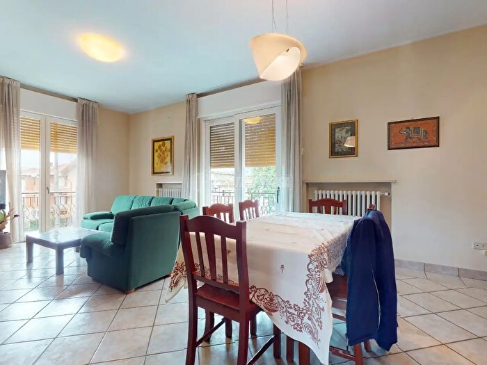 Appartamento con 6 locali in vendita in Via Pietro Bofondi, Forli