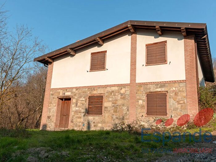 Casa quadrilocale in vendita in Località Oneda, Camugnano