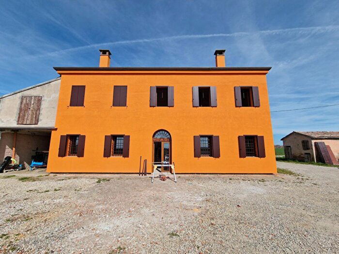 Casa con 8 locali in vendita in Battisti, Voghiera