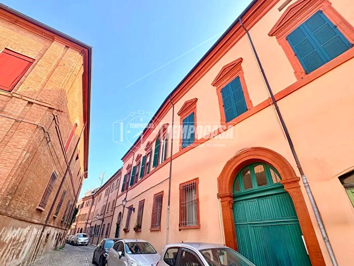 Appartamento con 5 locali in vendita in Via della Paglia, Ferrara