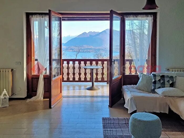 Casa con 5 locali in vendita in Via Sant'Albino, Stresa