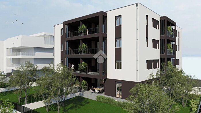 Appartamento quadrilocale in vendita in Via Agno, Verona