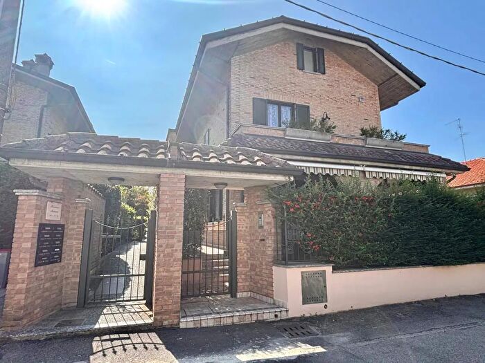 Casa quadrilocale in vendita in Via Manzoni, Nova Milanese