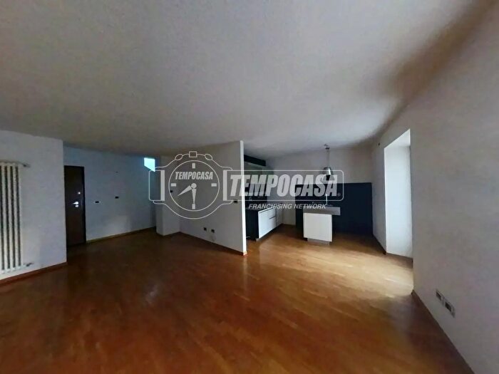 Appartamento trilocale in vendita in Via Laurent Martinet, Aosta