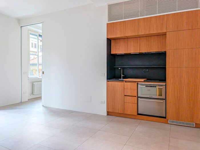 Appartamento bilocale in affitto in Via Olona, Corso Genova, Milano