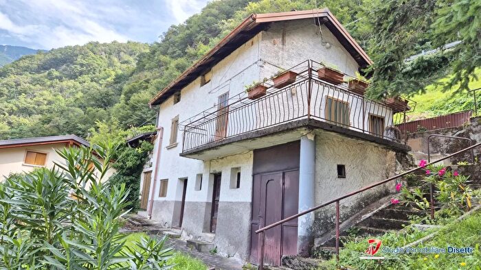 Casa quadrilocale in vendita in Via Nazionale, Cedegolo