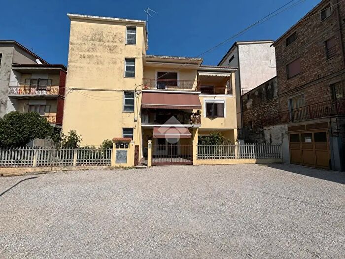 Appartamento con 5 locali in vendita in Via Cesare Battisti, Notaresco