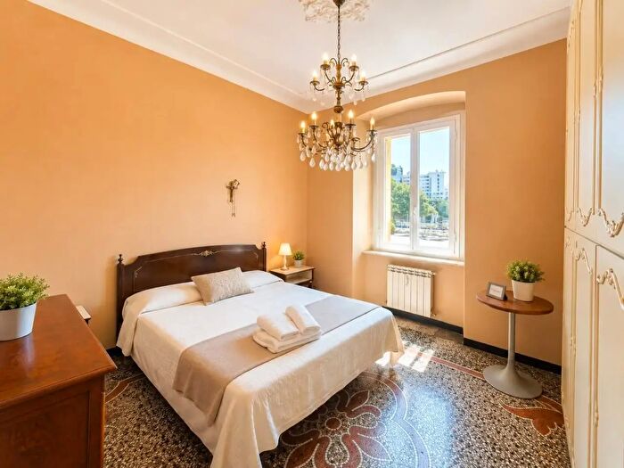 Appartamento con 7 locali in vendita in Via Giovanni Torti, Genova