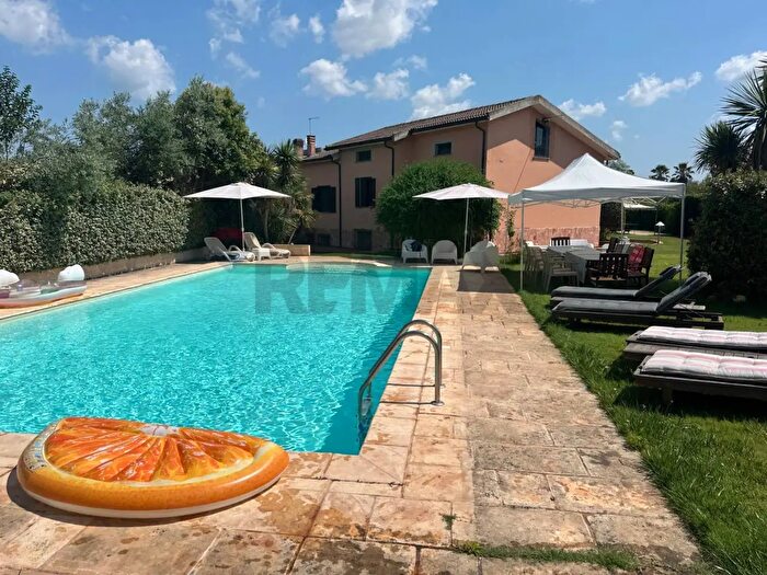 Casa con 9 locali in vendita in Via Baldinca, Sassari