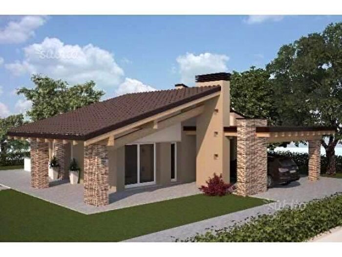 Casa con 7 locali in vendita in Novellara