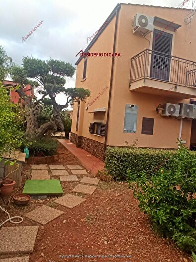 Casa con 5 locali in vendita in Altavilla Milicia