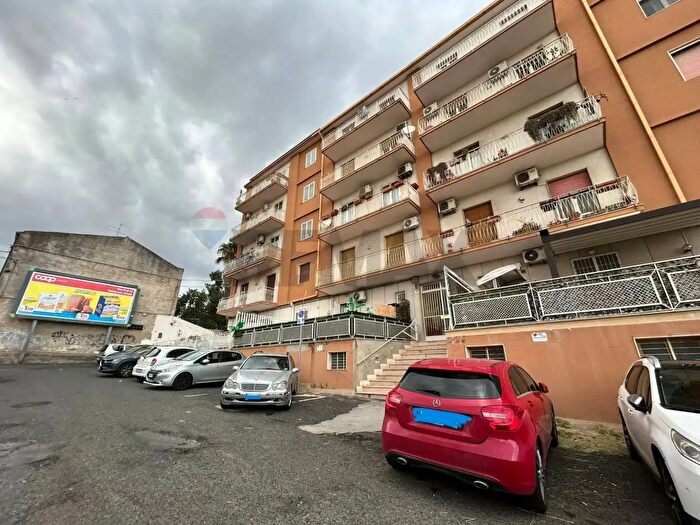 Appartamento quadrilocale in vendita in Via Vittorio Emanuele da Bormida, Catania