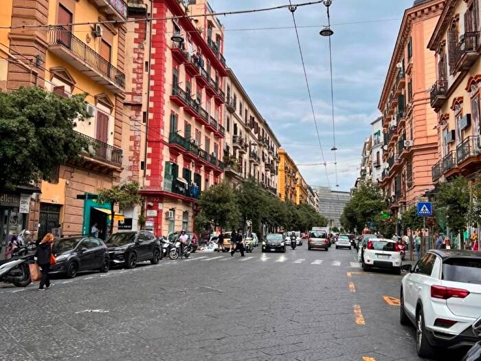 Appartamento monolocale in affitto in Via Camillo Porzio, Tribunali, Napoli