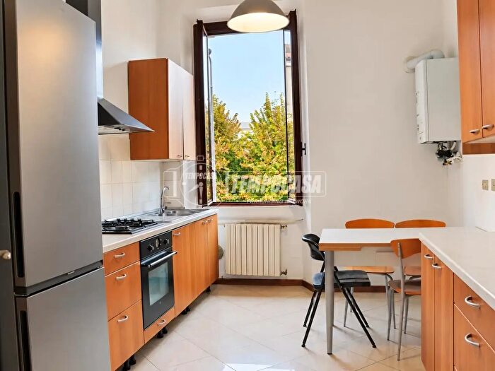 Appartamento trilocale in affitto in Via Paolo Lomazzo, Milano
