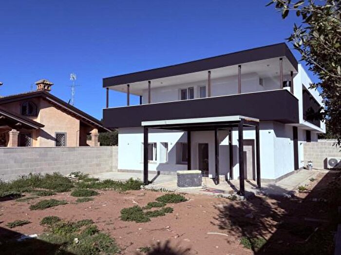 Appartamento trilocale in vendita in Via Italo Montemezzi, Roma