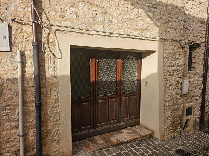 Appartamento trilocale in vendita in Via Mastrogiorgio, Gualdo Tadino