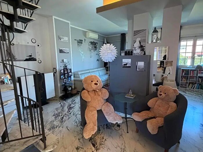 Casa con 7 locali in vendita in Ameglia