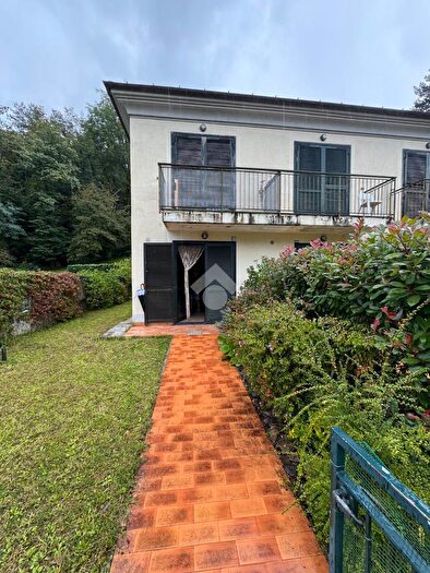 Appartamento trilocale in vendita in Via Pian De Cà, Borzonasca