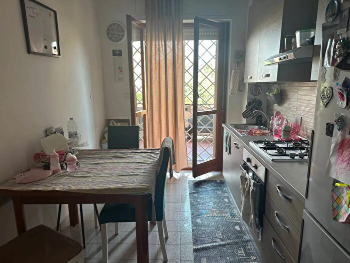 Appartamento trilocale in vendita in Via Morolo, Roma