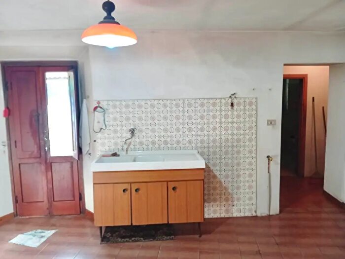 Casa con 8 locali in vendita in Marliana