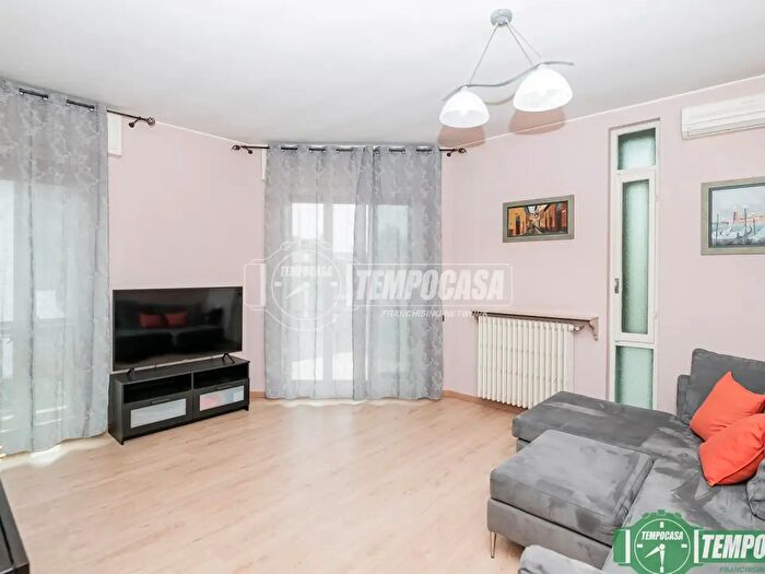 Casa trilocale in vendita in Via Bassiano Martani, Lodi